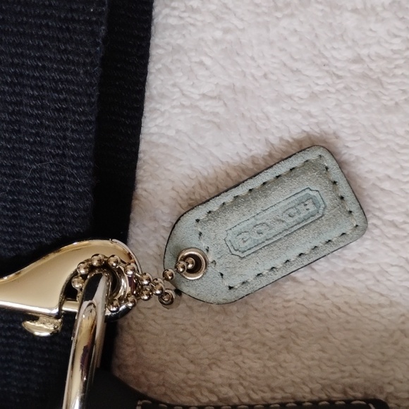 Coach Crossbody Bag! - Picture 3 of 9